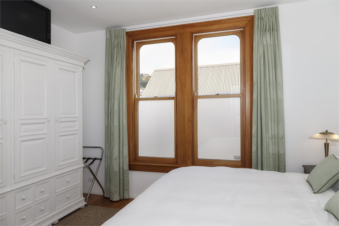 Front bedroom, the SuperKing bed can be separated 