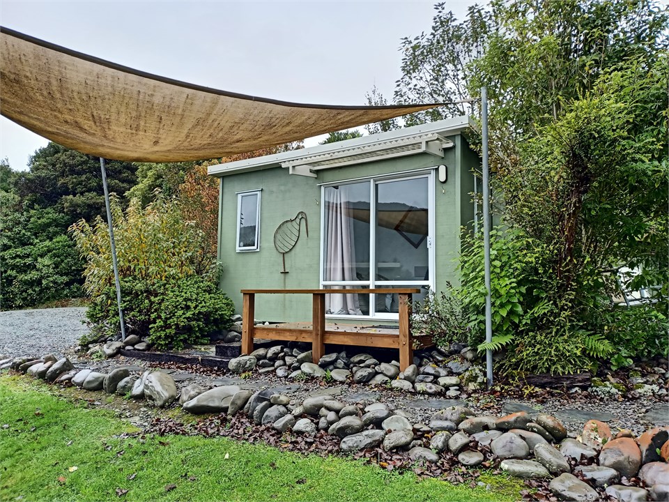 The Kiwi Cabin Moana for rent Holiday Houses