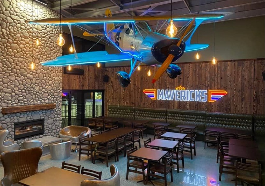 Walk to Mavericks Restaurant, Cafe Lacus