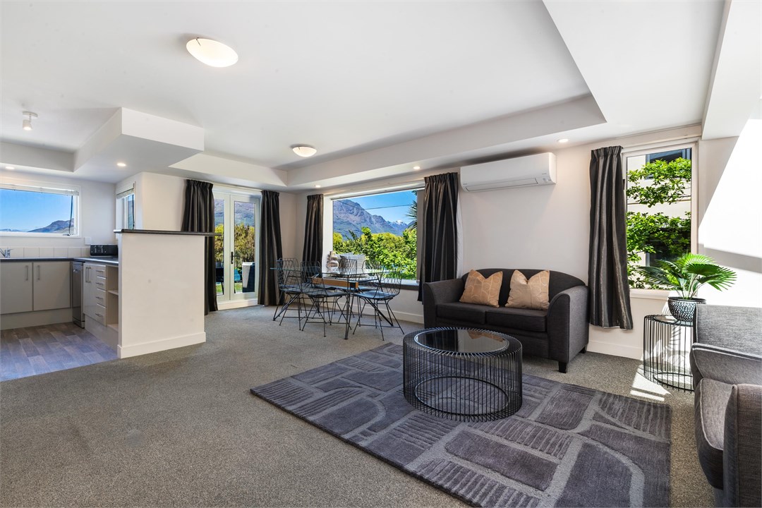 Lakefront Gem | Absolute Waterfront Aura Queenstow