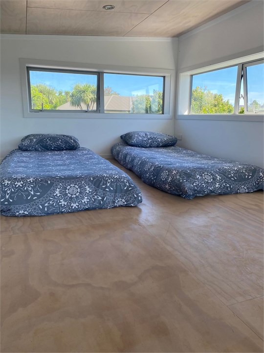 Studio mezzanine 2 single mattresses.