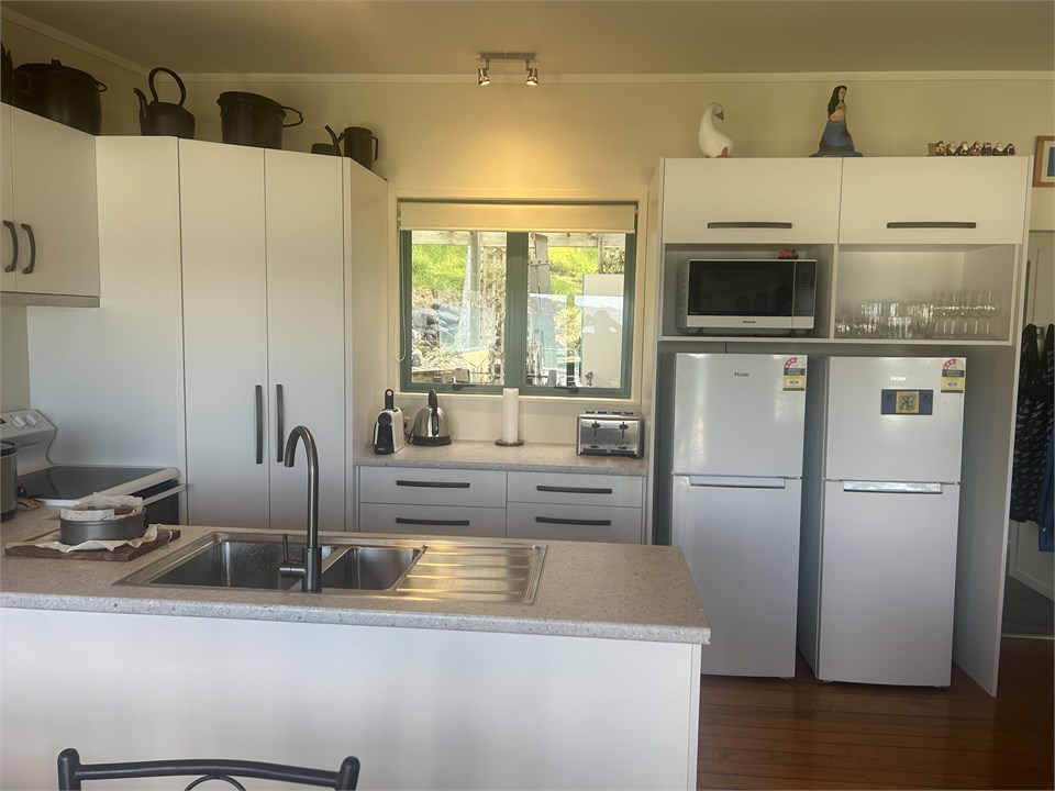 Open plan kitchen/dining