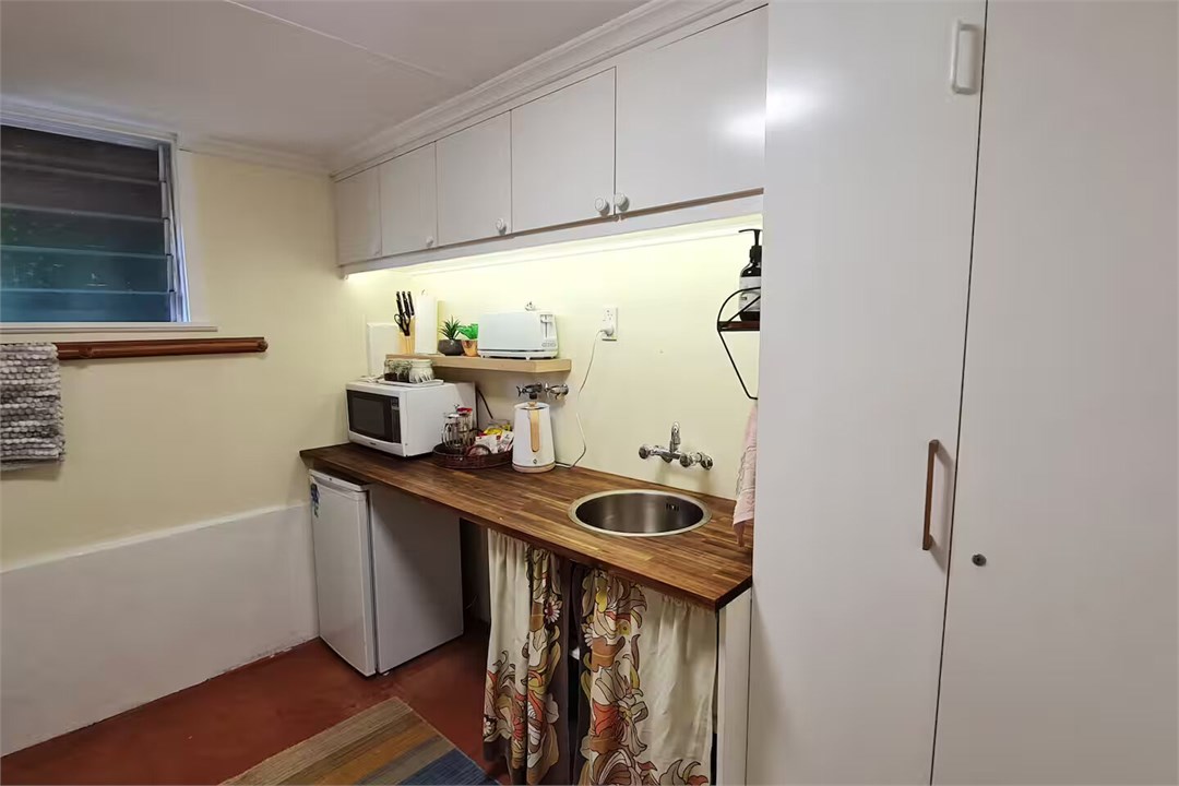 Separate Kitchenette for Lower Suite