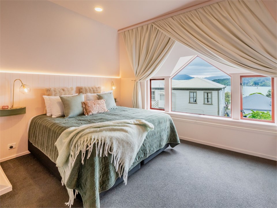 Bedroom 1 has a King bed and a Single bed