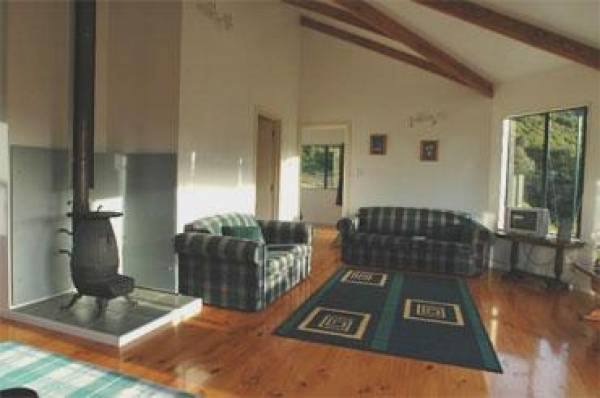 Ithilien Cottage Lounge