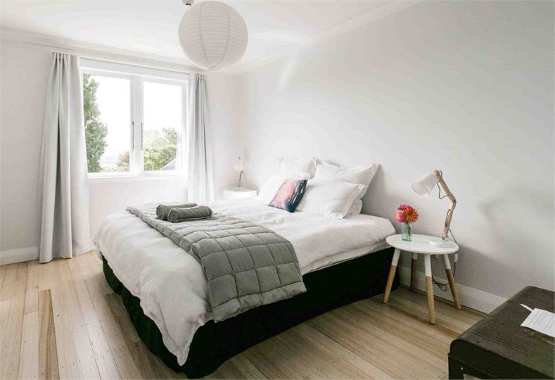 Bedrooms 5 and 6 - King/Twin room (shared bathroom