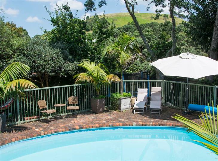 Pool open Dec - March