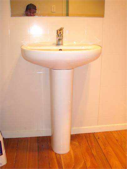 Apartment hand basin