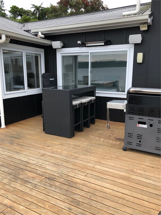 Outdoor lakeside deck leaner and bbq - main house