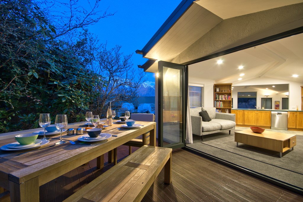 Alfresco dining on rear deck