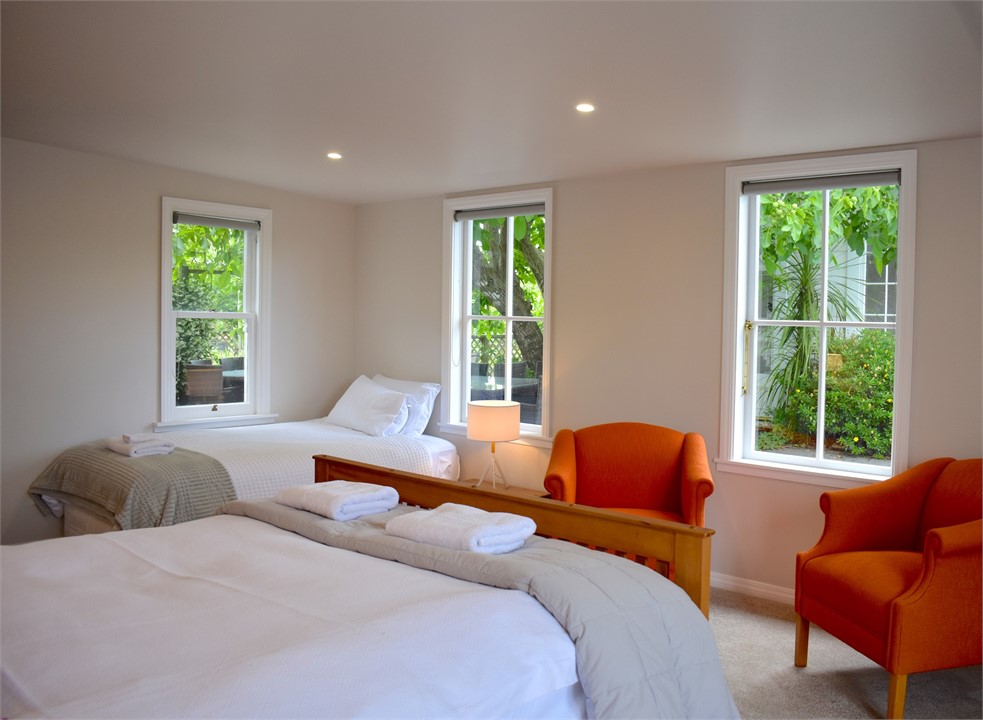 Downstairs Queen Room 4 with king single