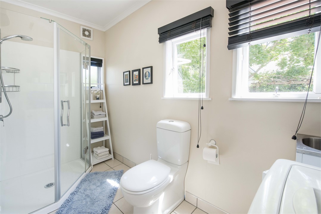 Bathroom 2 w/ shower, toilet, tub basin & washing 