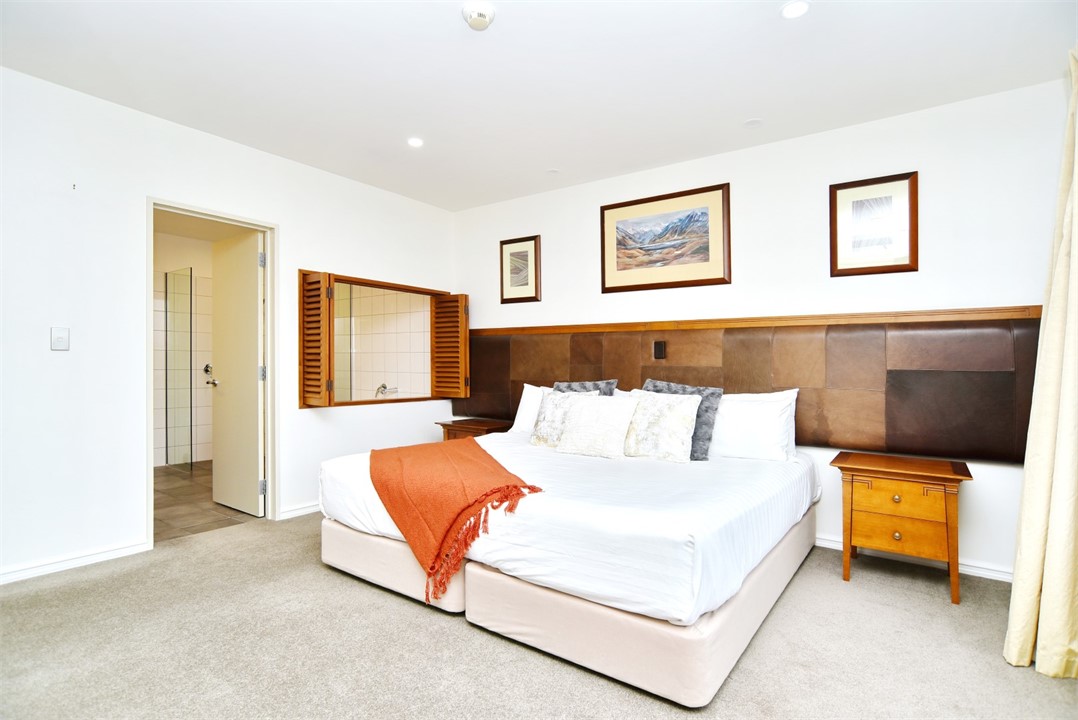 Bedroom 1 has a California King bed with a sitting