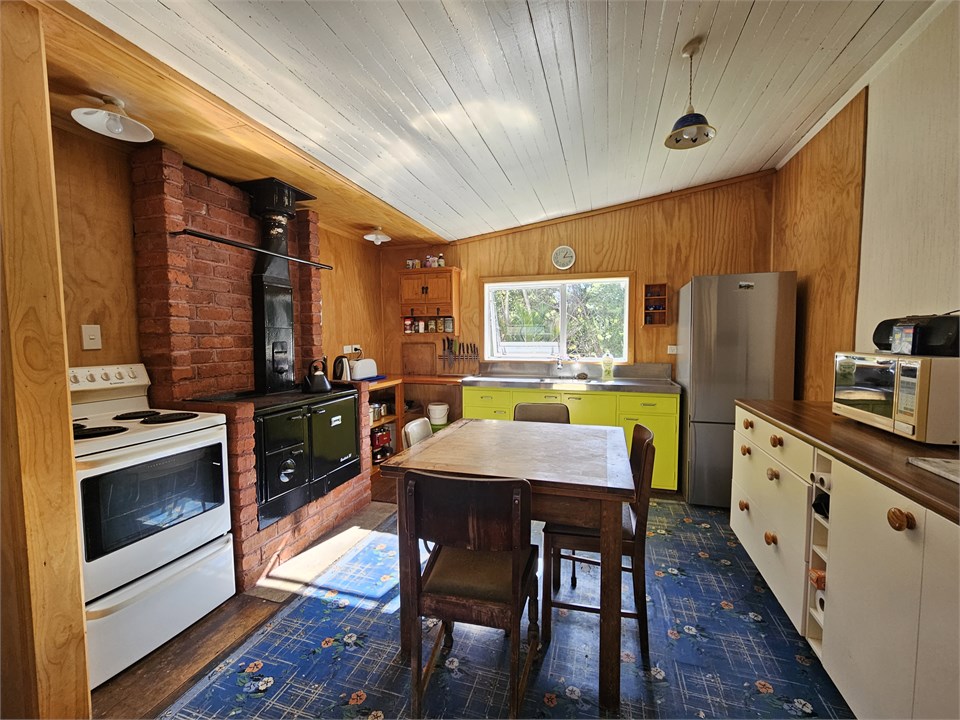 small but cosy kitchen/dining