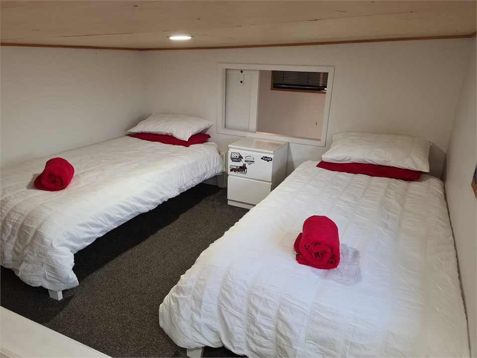 4 singles in mezzanine