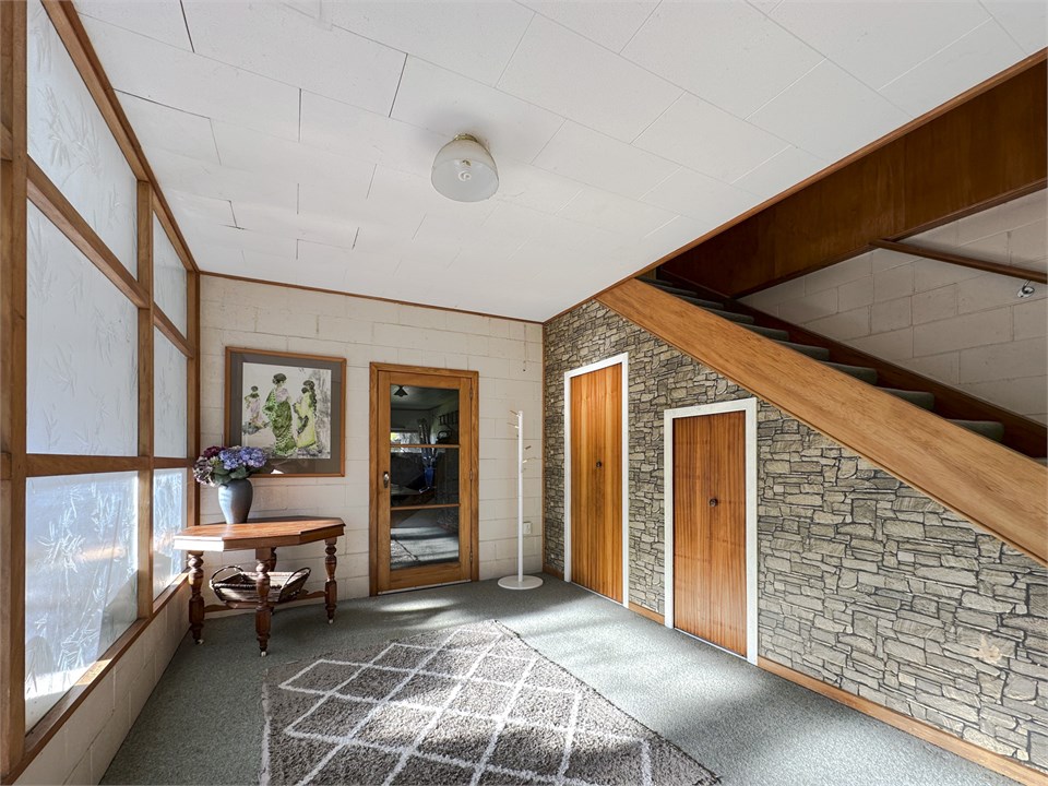 A clean and tidy entrance