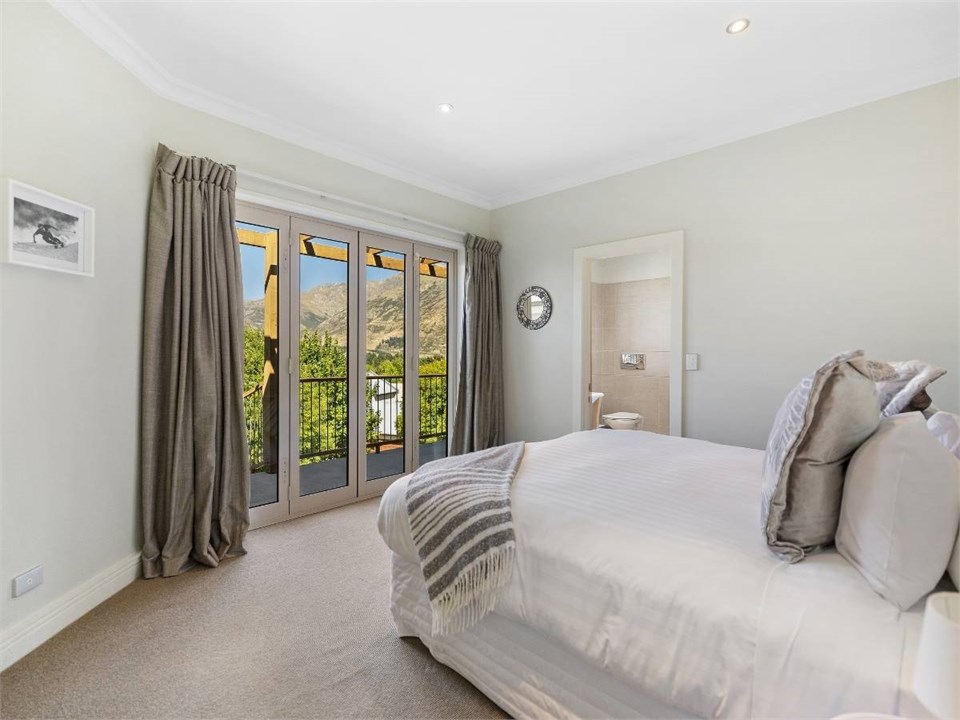 Pinnacle Villa Bedroom 3