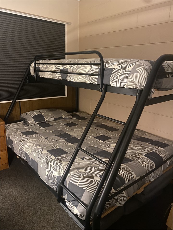 Bedroom 2 (double bottom bunk)