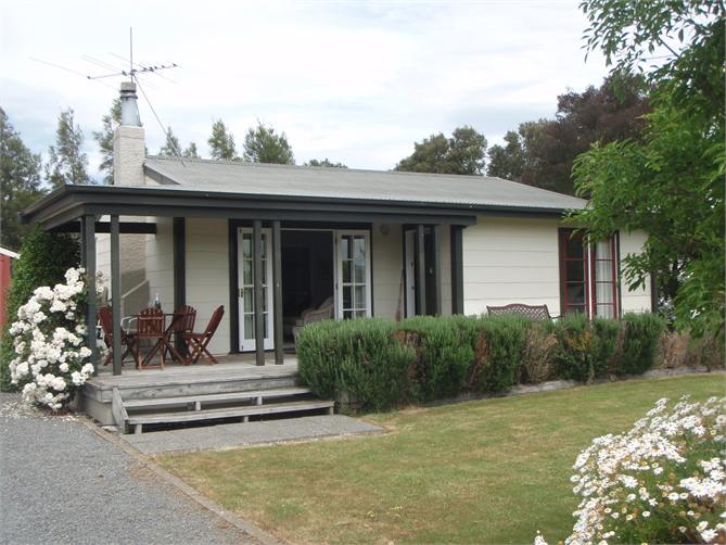 Burgundy Cottage Martinborough Cottage for rent Holiday Houses