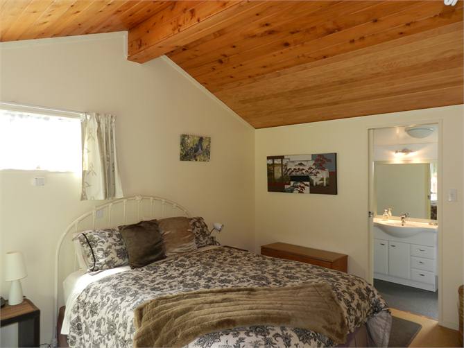 Bedroom with en suite