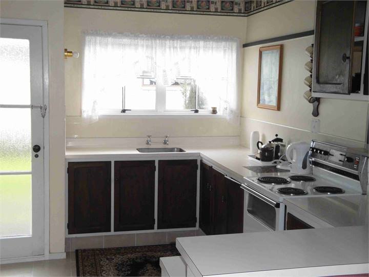 Fully equipped kitchen.