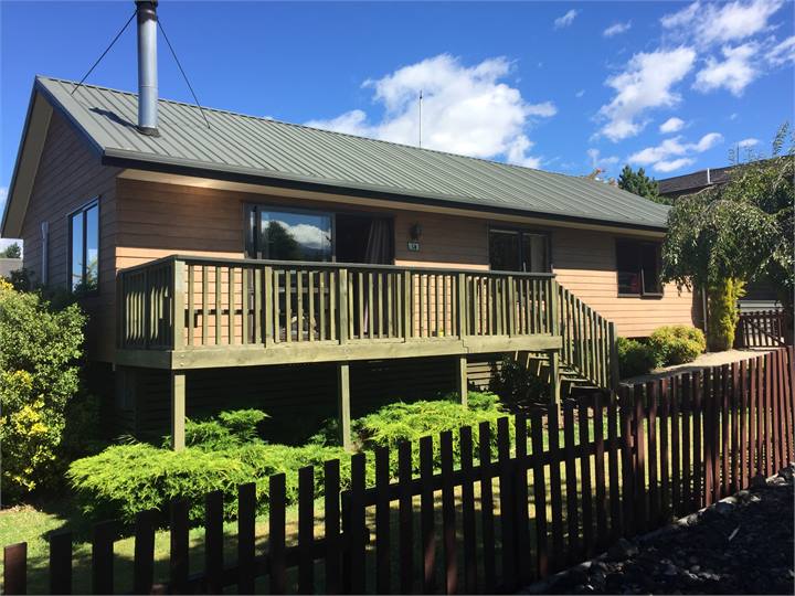 Central location on Conical Hill Road Hanmer Springs Bach for rent