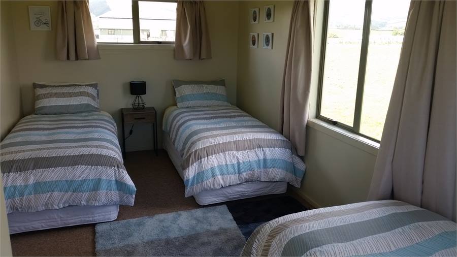 Bedroom 2 Option: 3 x singles