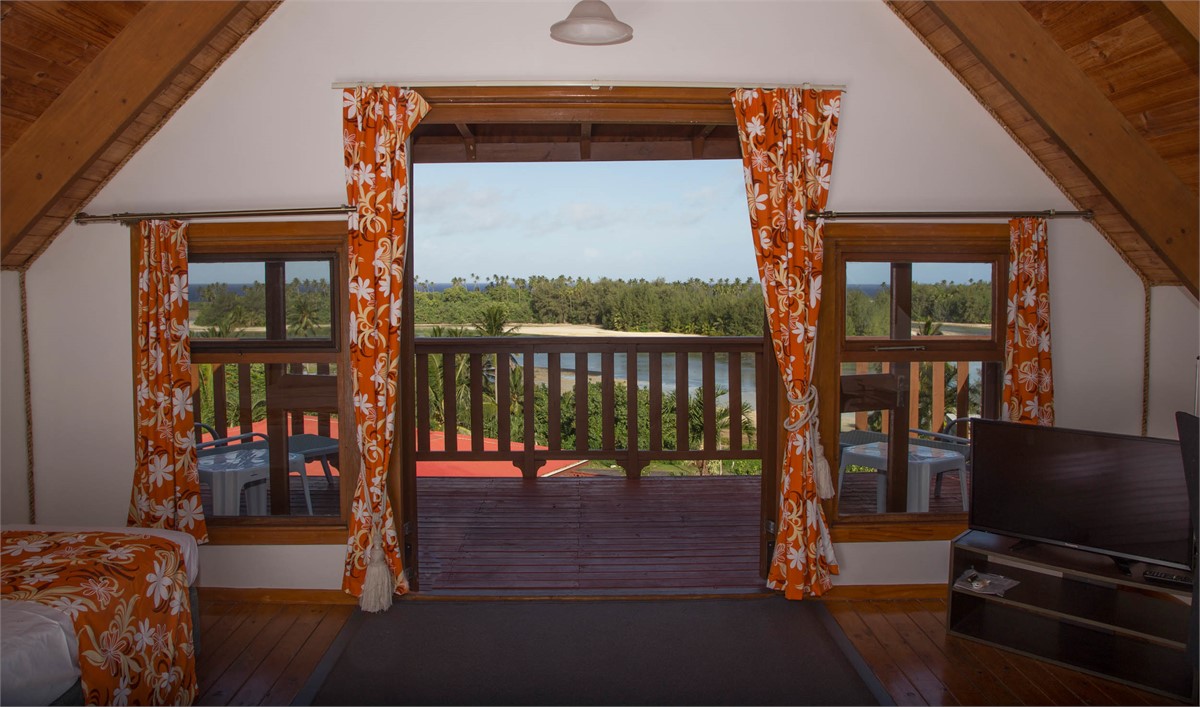 Bedroom 3 and upper deck