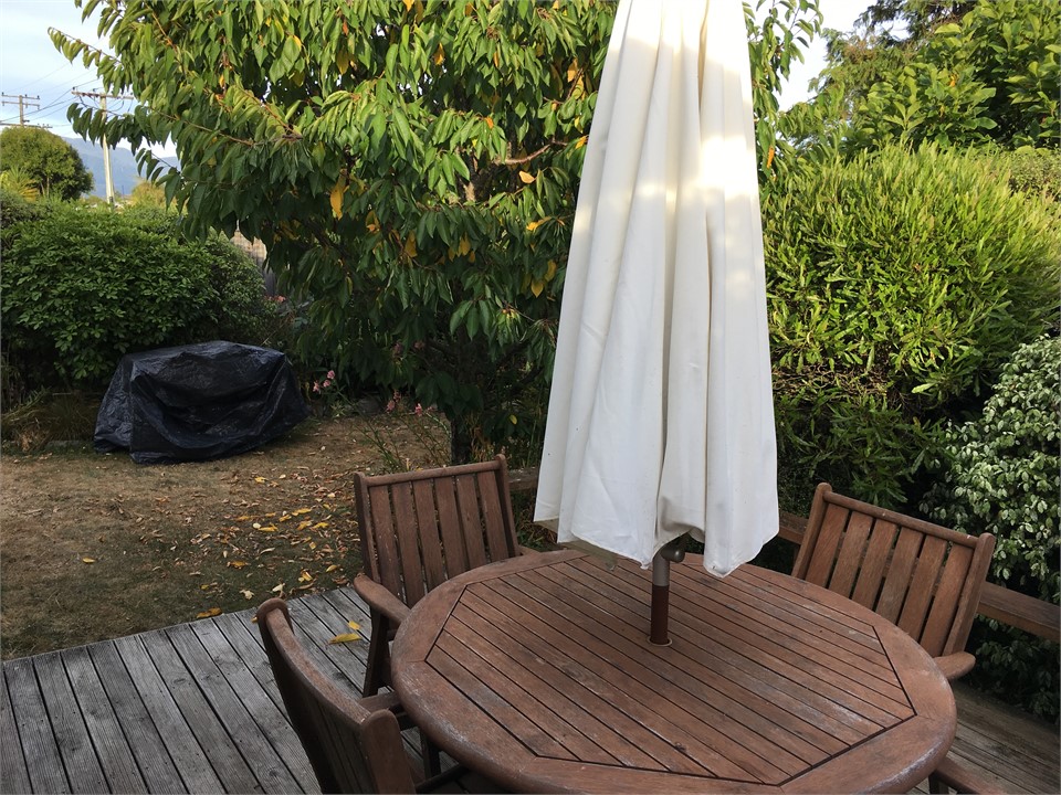 Front deck/garden with Barbeque