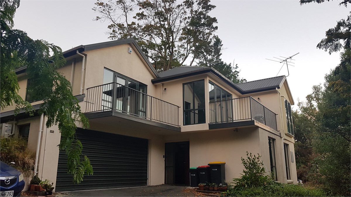 Handy to city, parks and cafes, in a tranquil bush