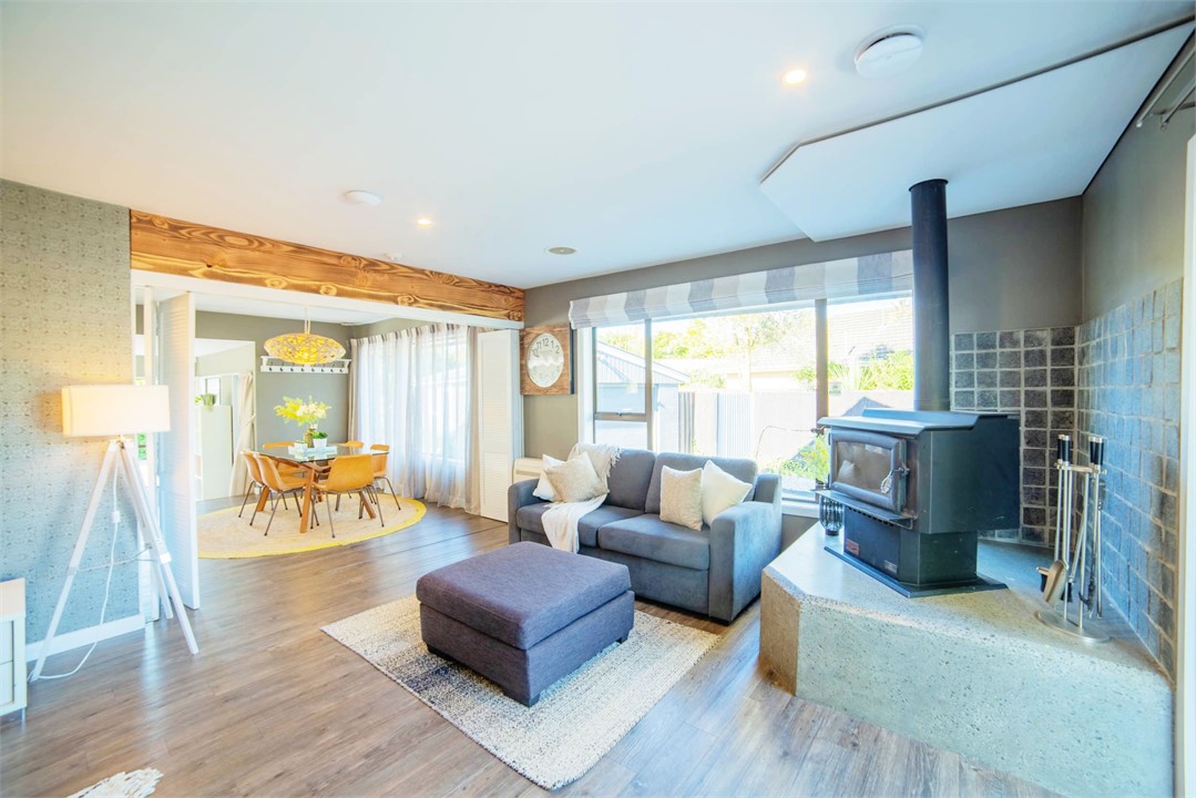 MAIN LIVING AREA This inviting space has plenty of