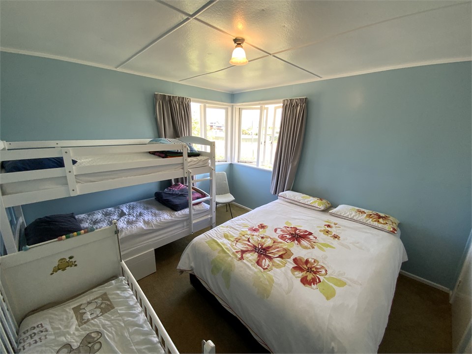 Cnr Bedroom, Queen, Bunk beds & Cot