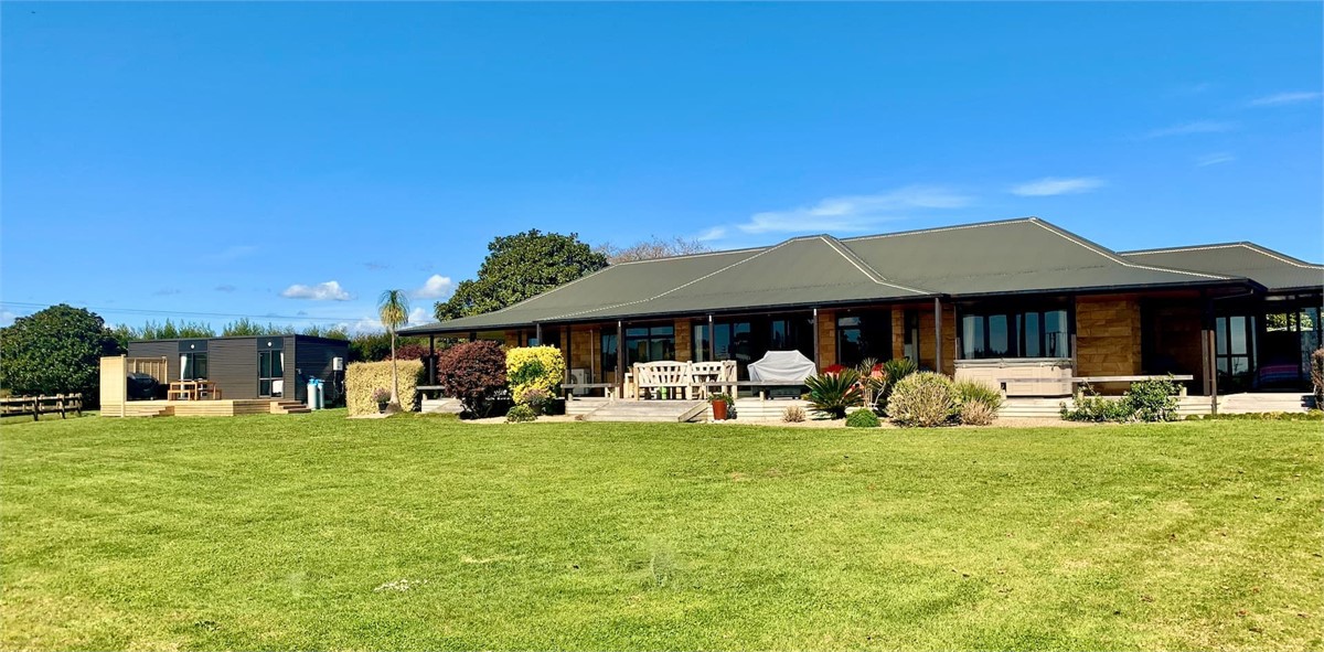 Farmhouse and Kiwi Cabin