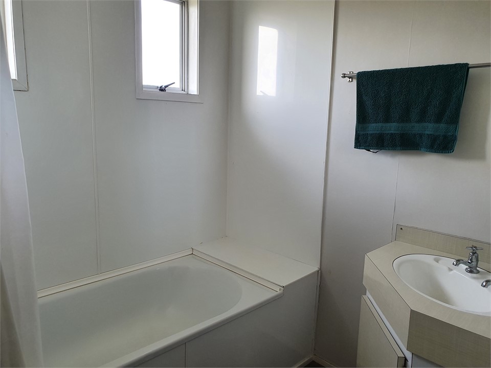 upstairs shower/ bathroom