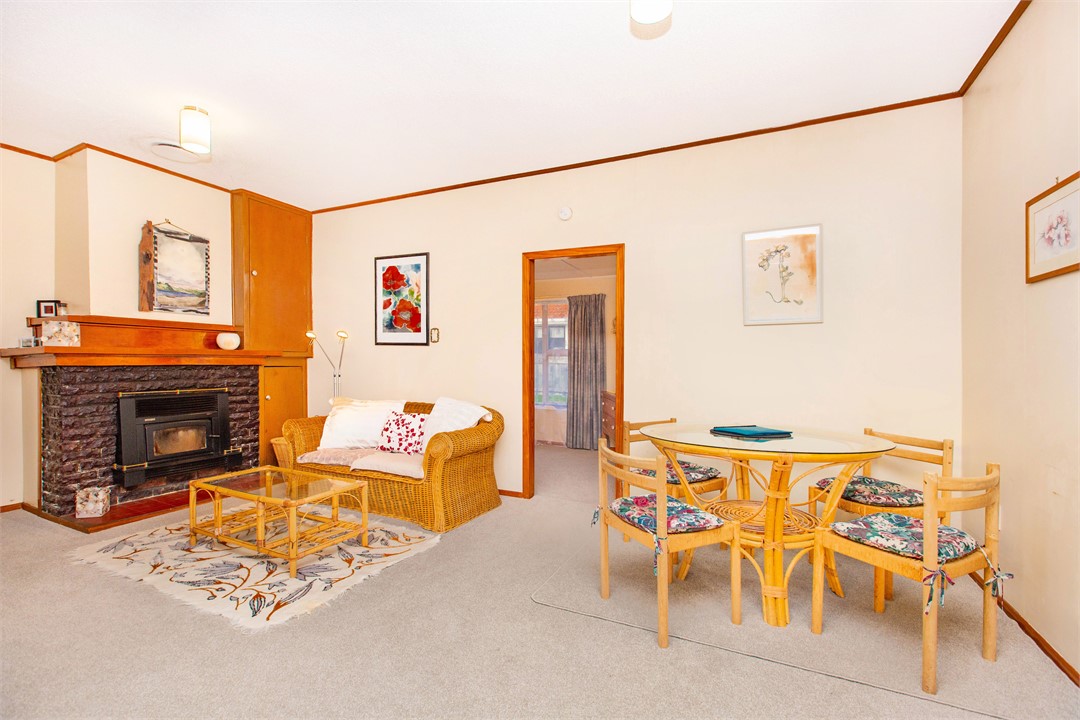 Lounge / dining area