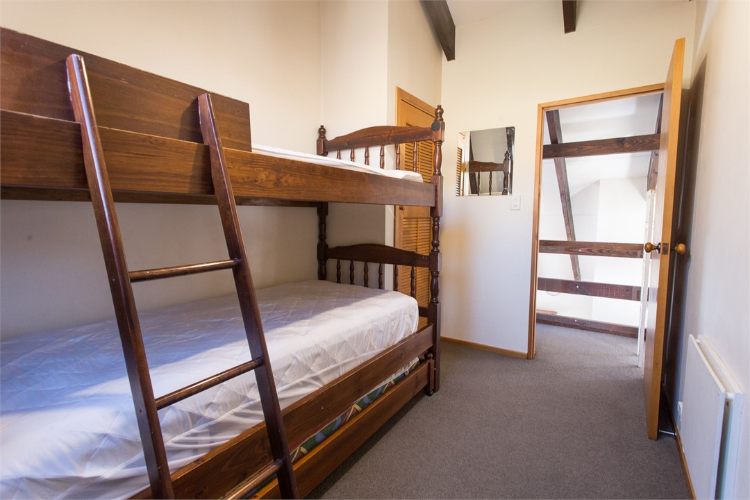 bunk beds, 2 Singles