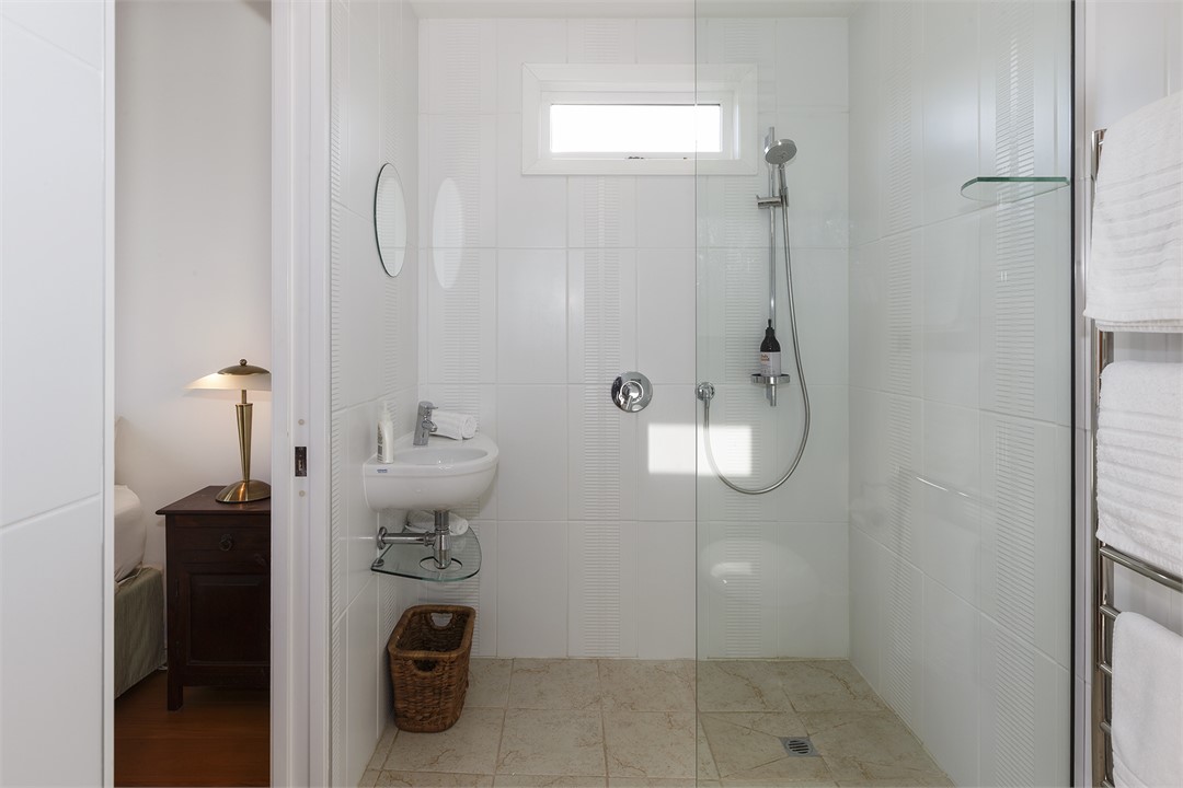 Ensuite for front bedroom