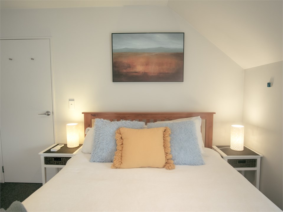 Main Bedroom (Queen Bed)