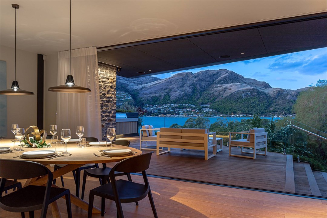 A wonderful space to socialise w/ family & friends