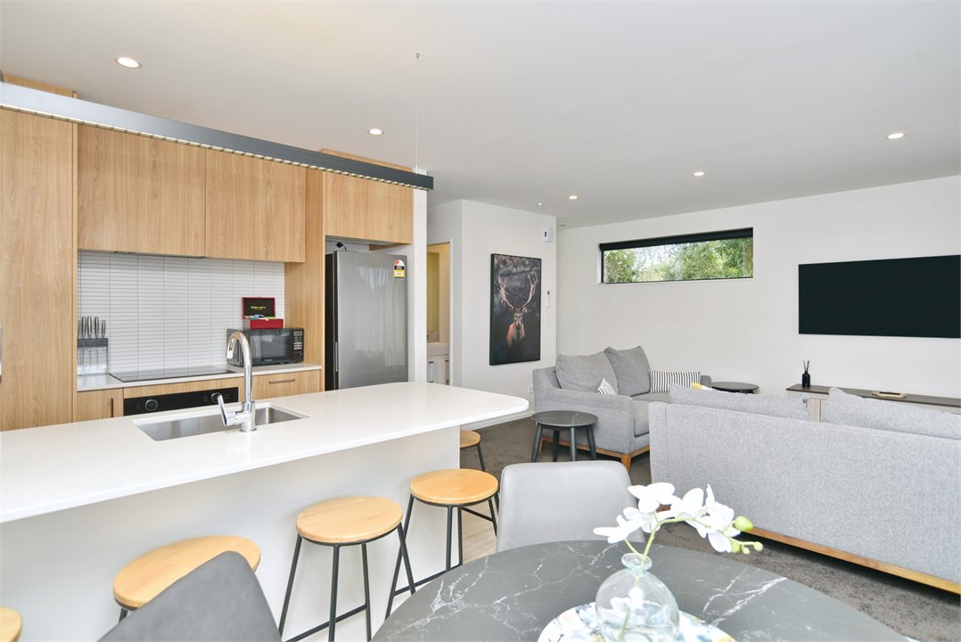 Dining table that seats 4 people