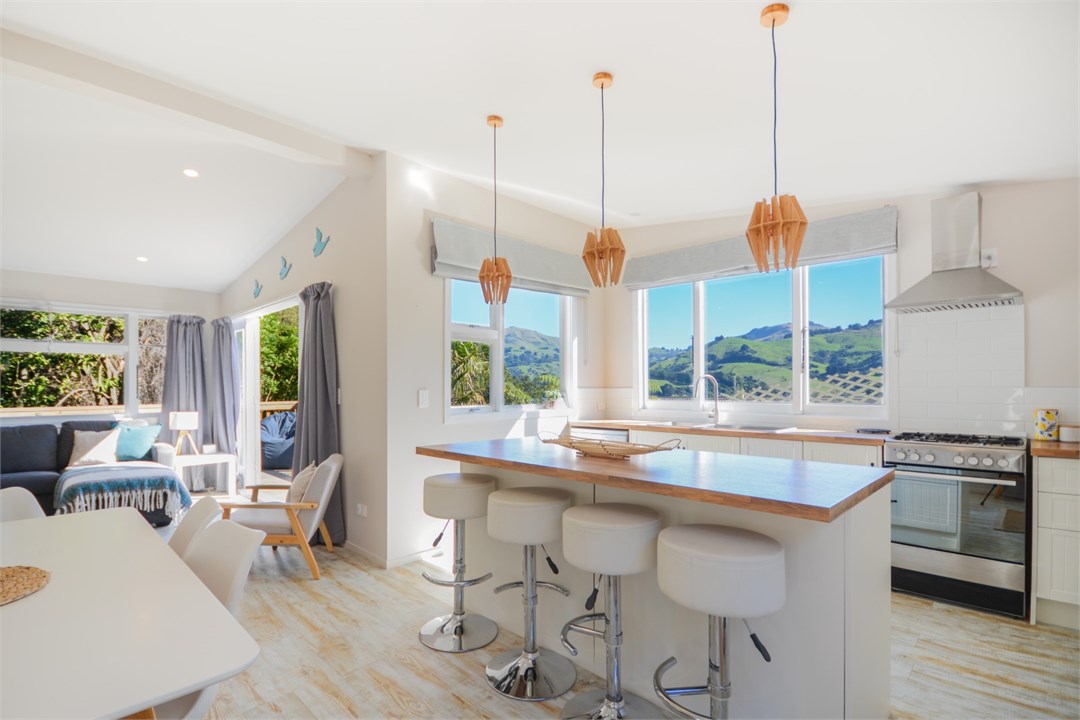 Fully equipped Kitchen area with seats