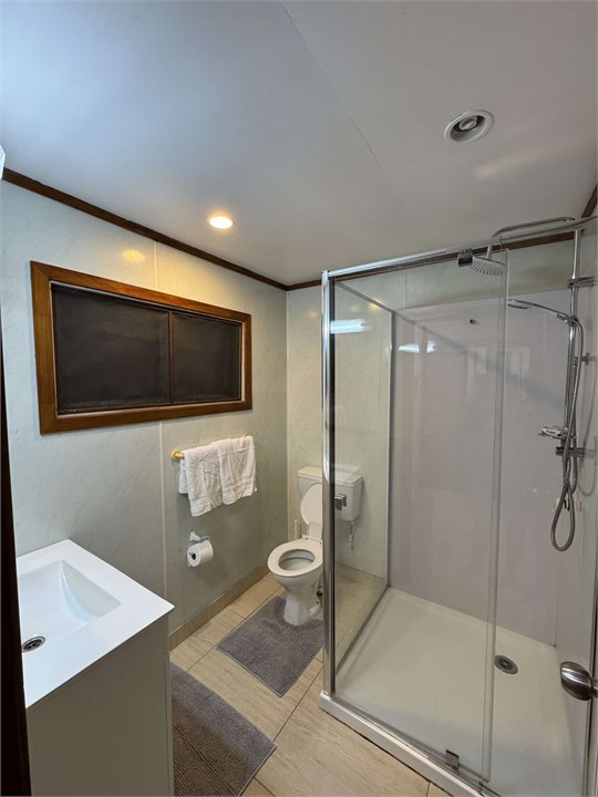 Bathroom & Shower