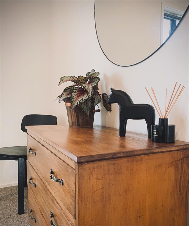 Bedroom has a Queen Bed