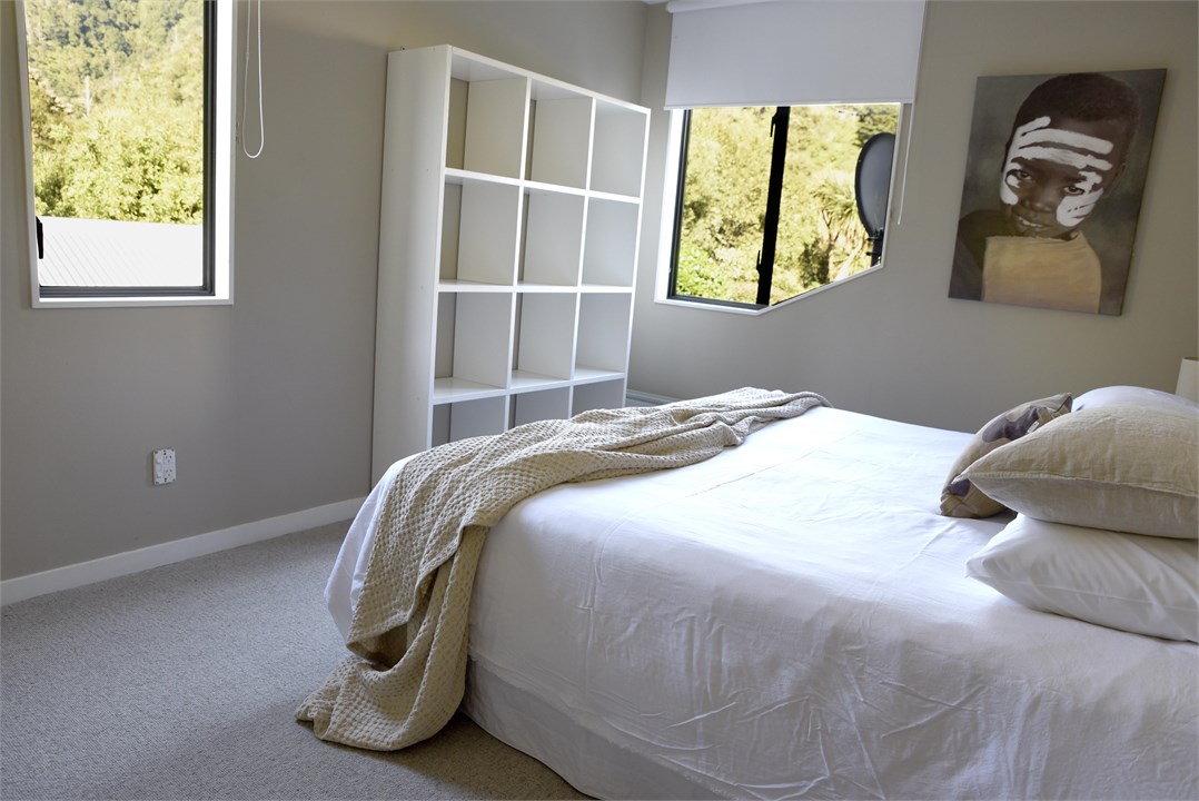 Upstairs 3rd bedroom as a superking