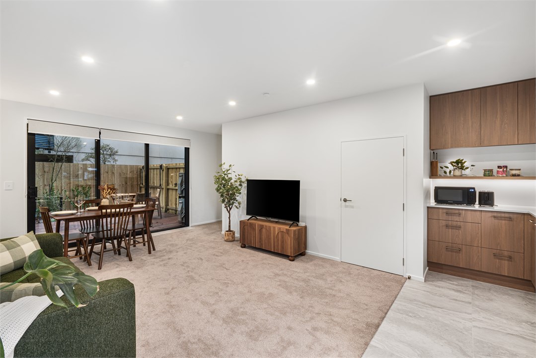 Gated Quiet CBD Townhouse | Free Parking + EV 2
