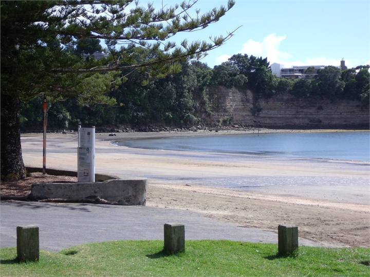 Stroll through the village to the beach!!