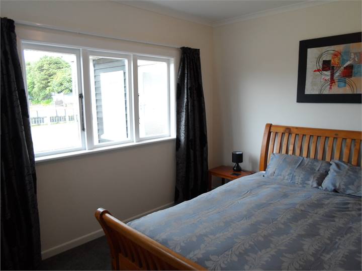 Sleigh Bed, Beautiful Linens