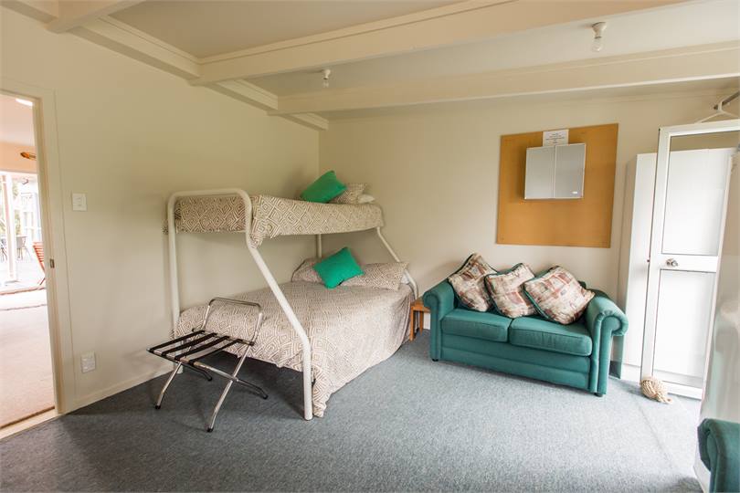 Bedroom 3 ( 1 double, 1 single)