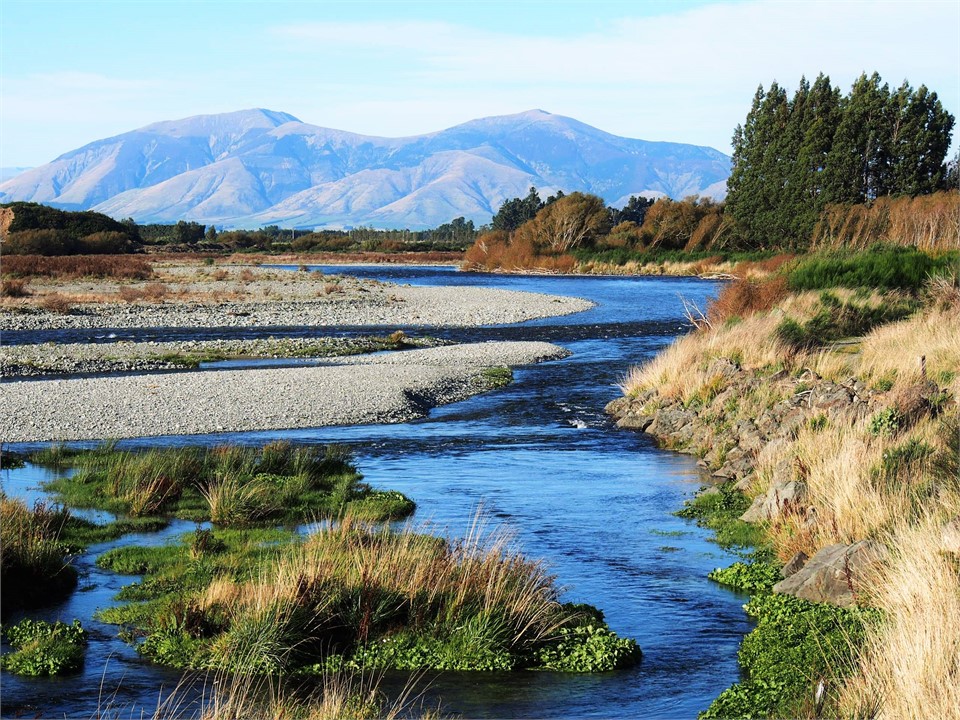 A cycle and walking track follows the Oreti River 