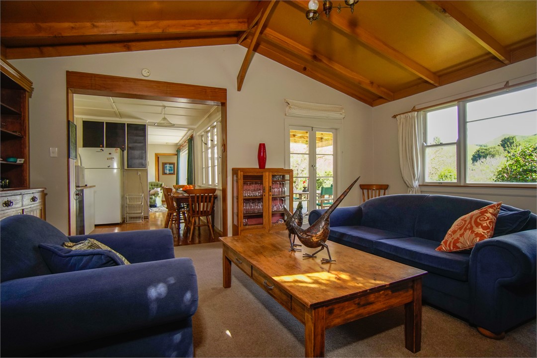 Lounge back into Dining area